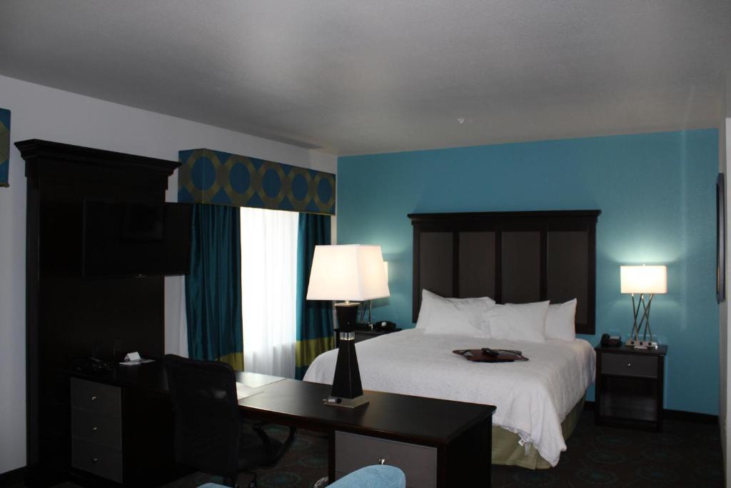 Hampton Inn Cotulla Main image 1