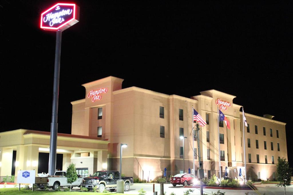 Hampton Inn Cotulla Main image 2